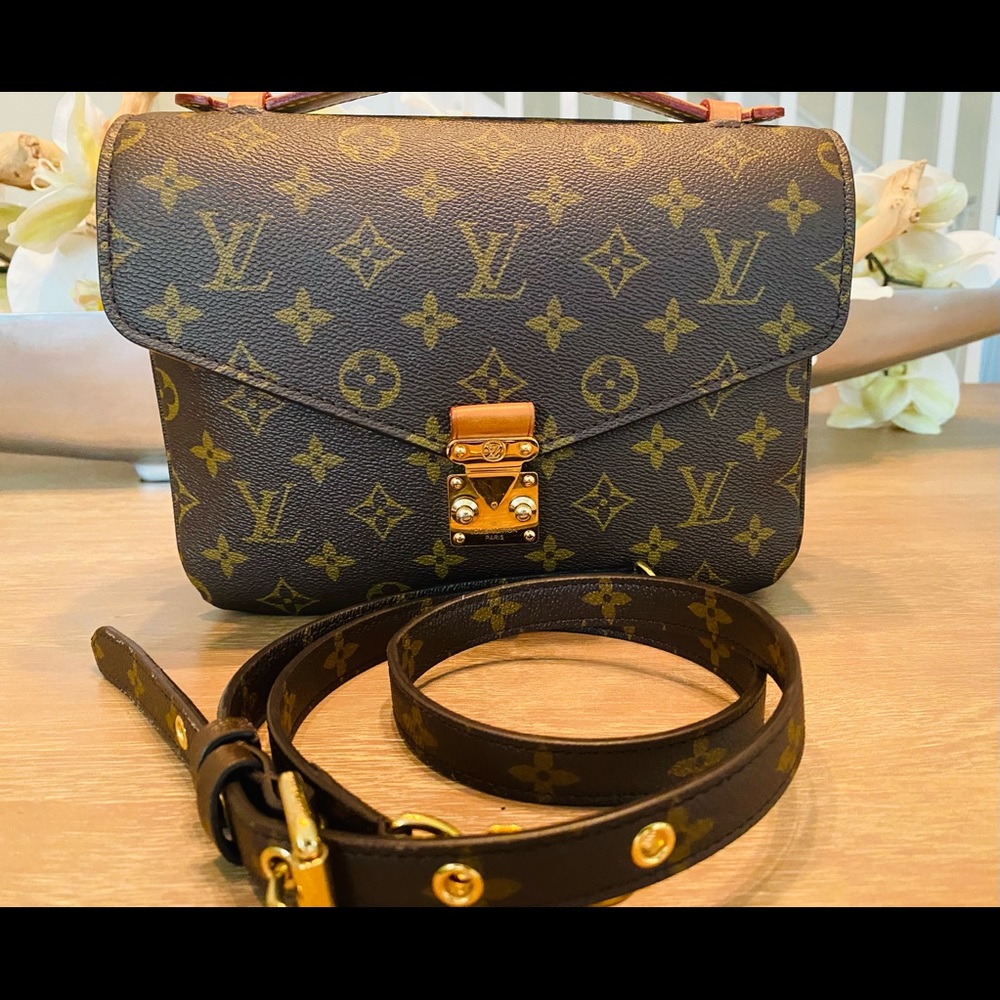 ❌SOLD❌Louis Vuitton Pochette Metis Purse SOLD